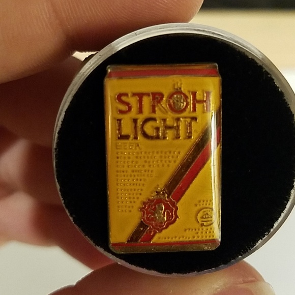 Vintage Stroh Light Beer enamel pin - Picture 3 of 4